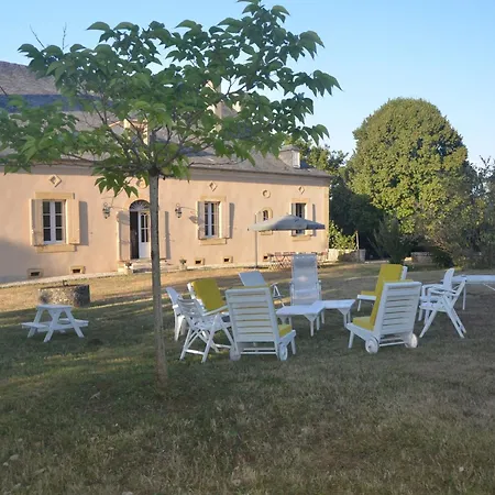 Altehrwuerdiges Mit Pool In Aquitanien Fuer 12 Personen By Interhome *