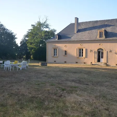 Altehrwuerdiges Mit Pool In Aquitanien Fuer 12 Personen By Interhome Saint-Aigne