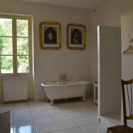 Altehrwuerdiges Mit Pool In Aquitanien Fuer 12 Personen By Interhome *